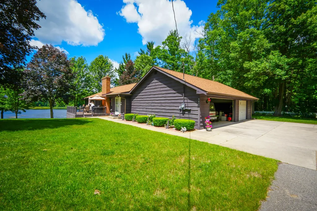 9411 Maple Hill Road Reynolds Township MI 49329