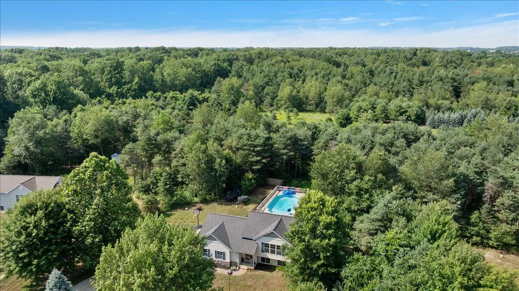 6473 Pine Point Court Polkton Charter Township MI 49404