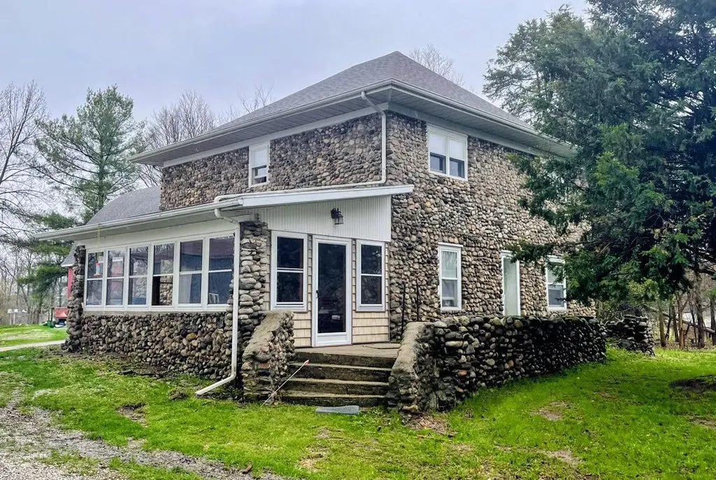 2311 E Glendora Road Buchanan Township MI 49107