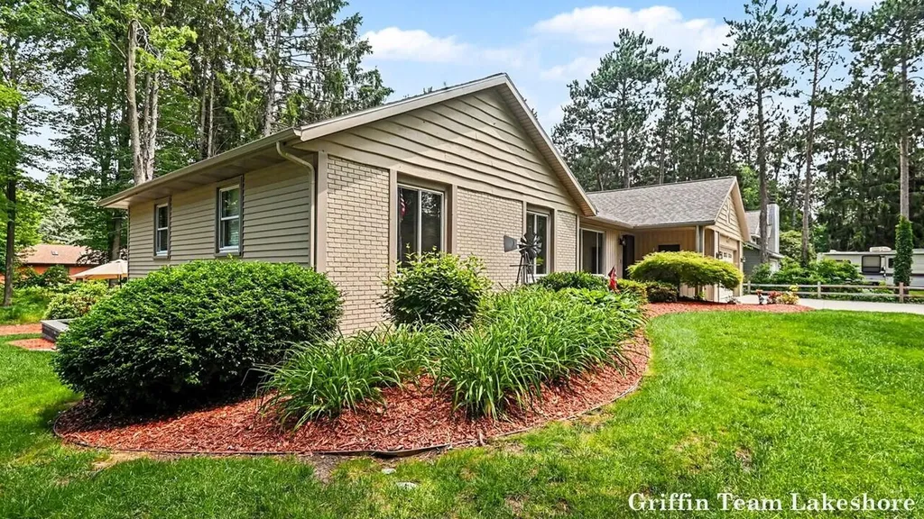 15911 Fendt Farm Drive Park Township MI 49424