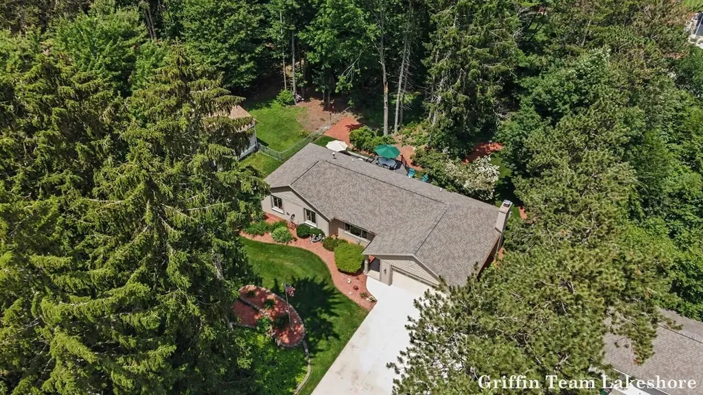 15911 Fendt Farm Drive Park Township MI 49424
