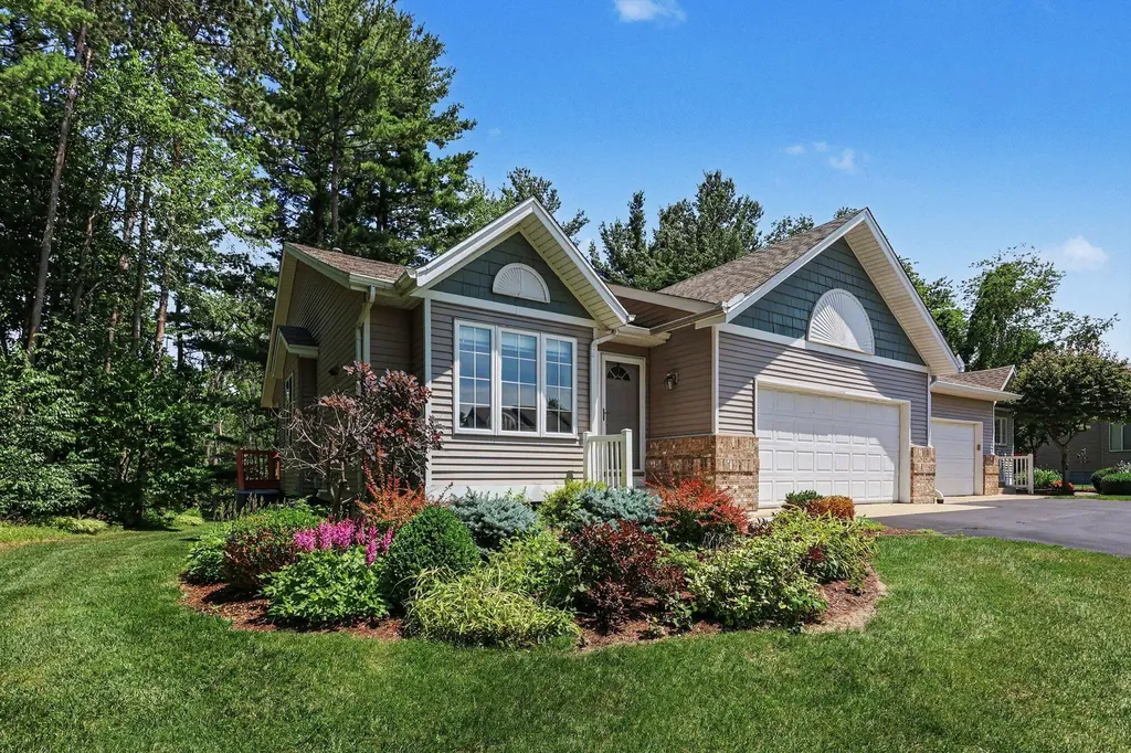 726 Glenvale Drive Coopersville City MI 49404