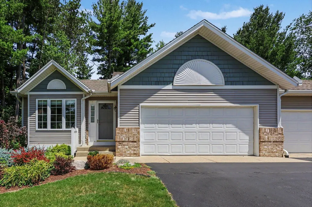 726 Glenvale Drive Coopersville City MI 49404