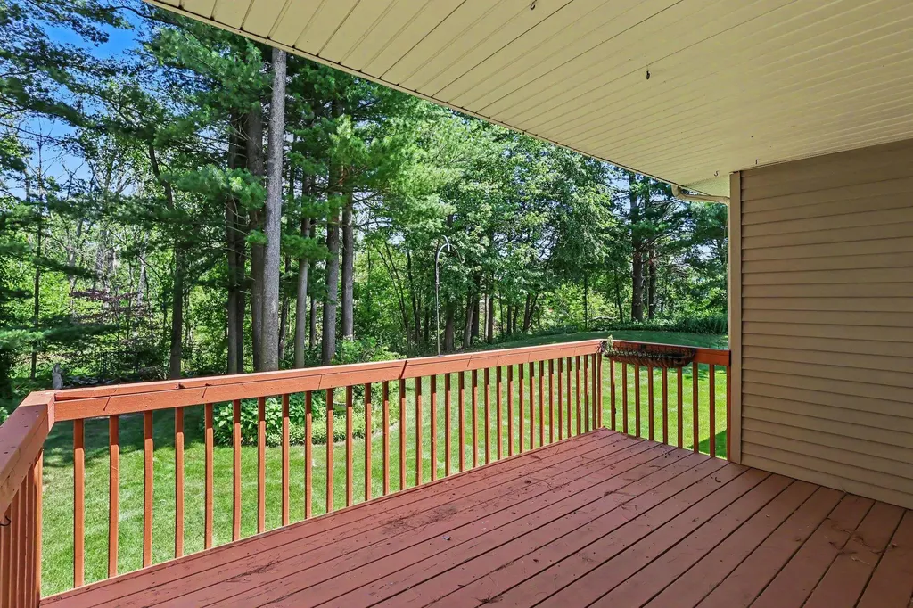 726 Glenvale Drive Coopersville City MI 49404