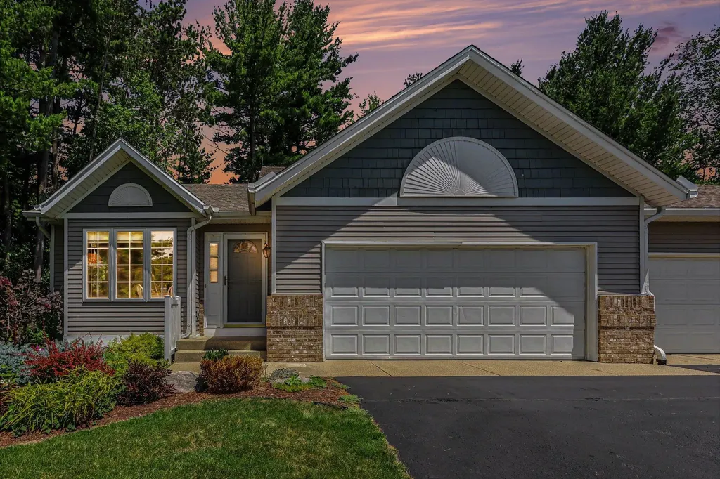 726 Glenvale Drive Coopersville City MI 49404