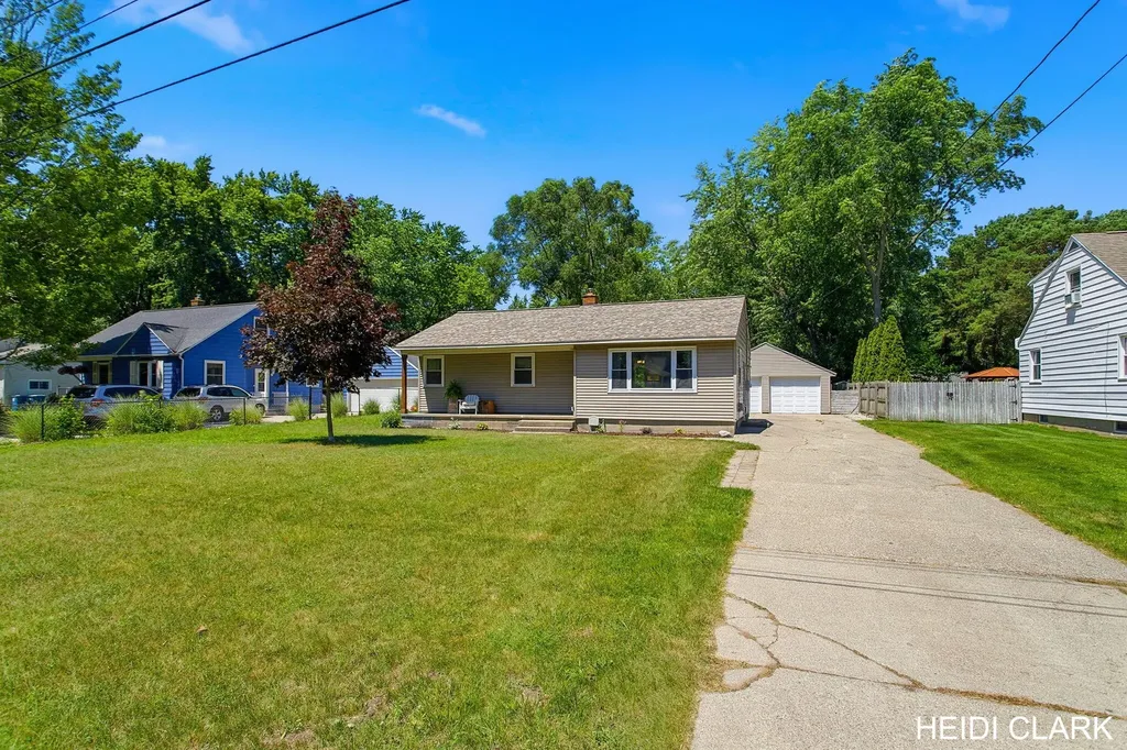16105 Gary Avenue Grand Haven Charter Township MI 49417