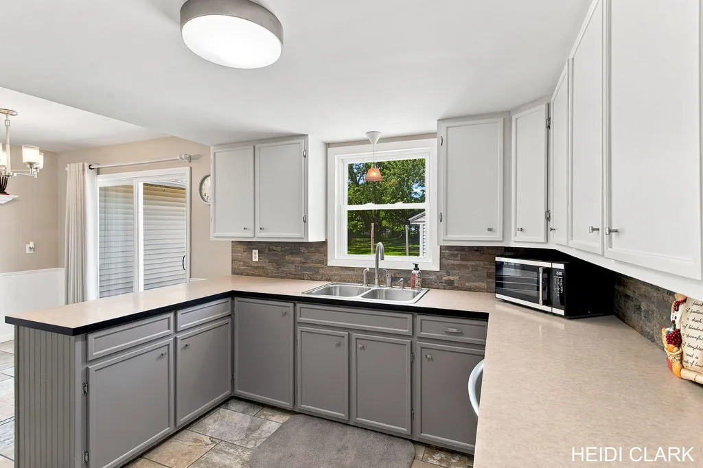 16105 Gary Avenue Grand Haven Charter Township MI 49417