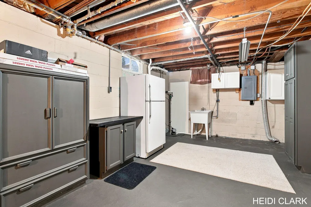 16105 Gary Avenue Grand Haven Charter Township MI 49417