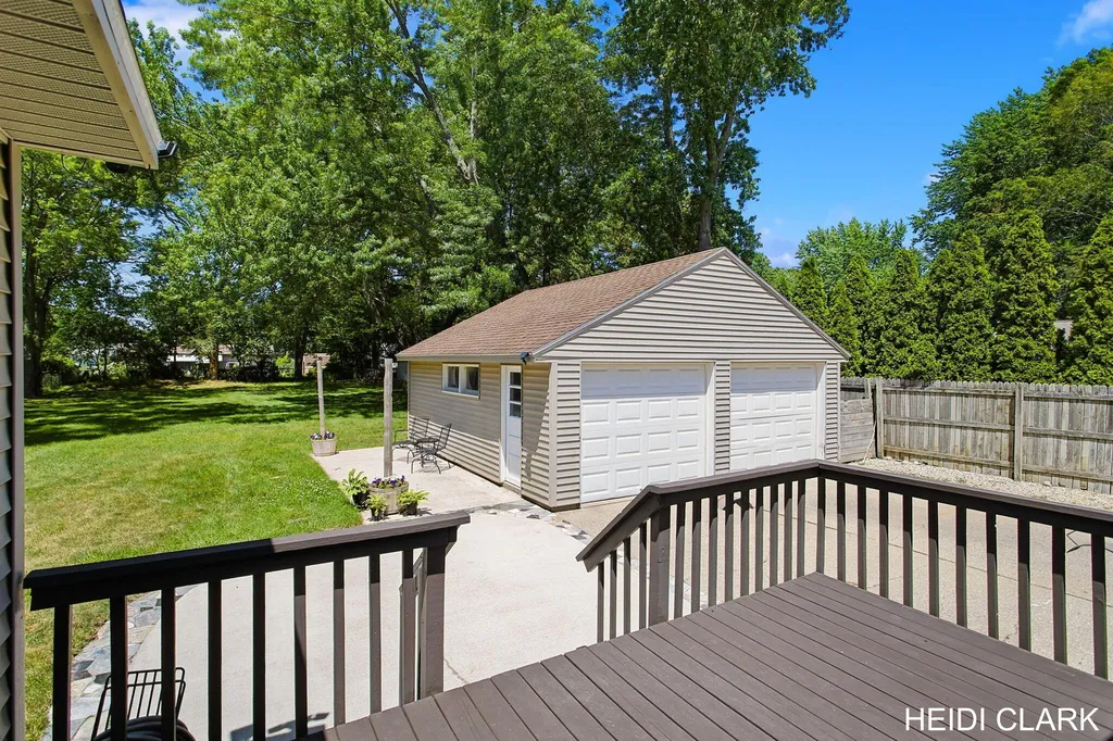 16105 Gary Avenue Grand Haven Charter Township MI 49417