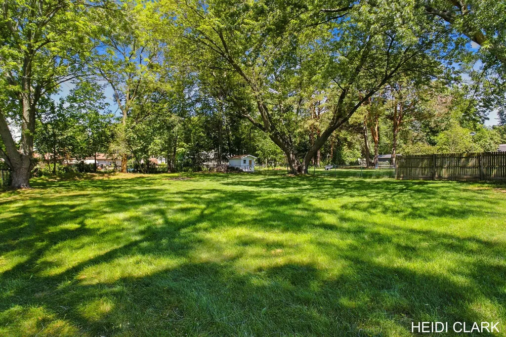 16105 Gary Avenue Grand Haven Charter Township MI 49417