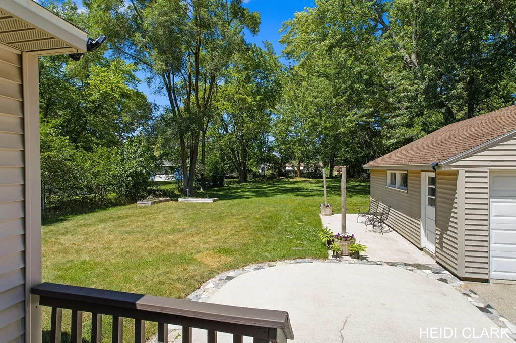 16105 Gary Avenue Grand Haven Charter Township MI 49417