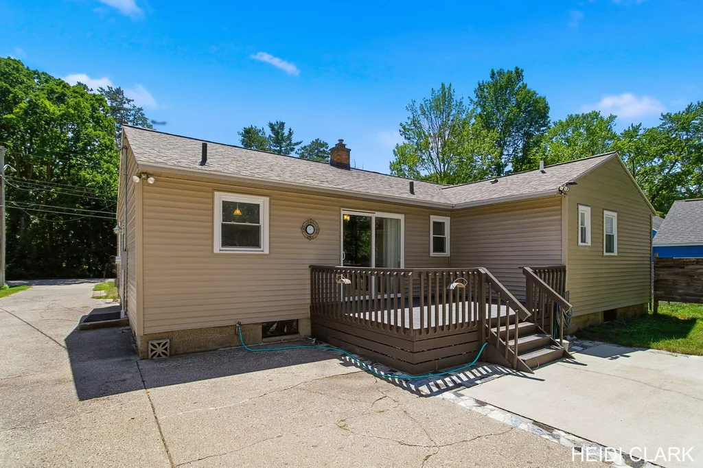 16105 Gary Avenue Grand Haven Charter Township MI 49417