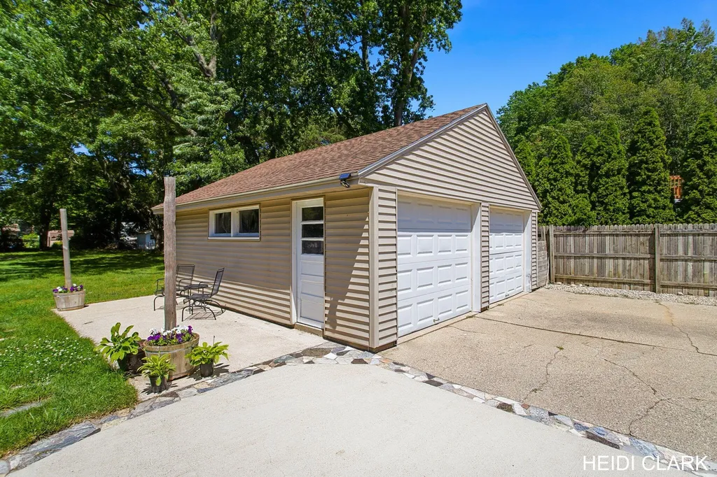 16105 Gary Avenue Grand Haven Charter Township MI 49417
