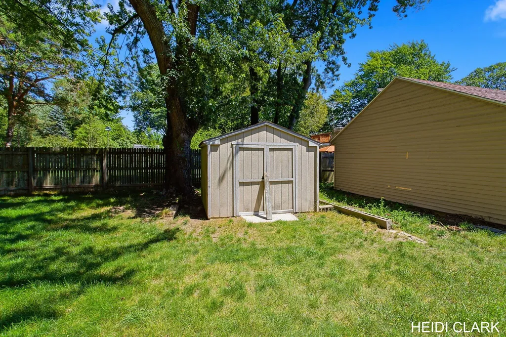 16105 Gary Avenue Grand Haven Charter Township MI 49417