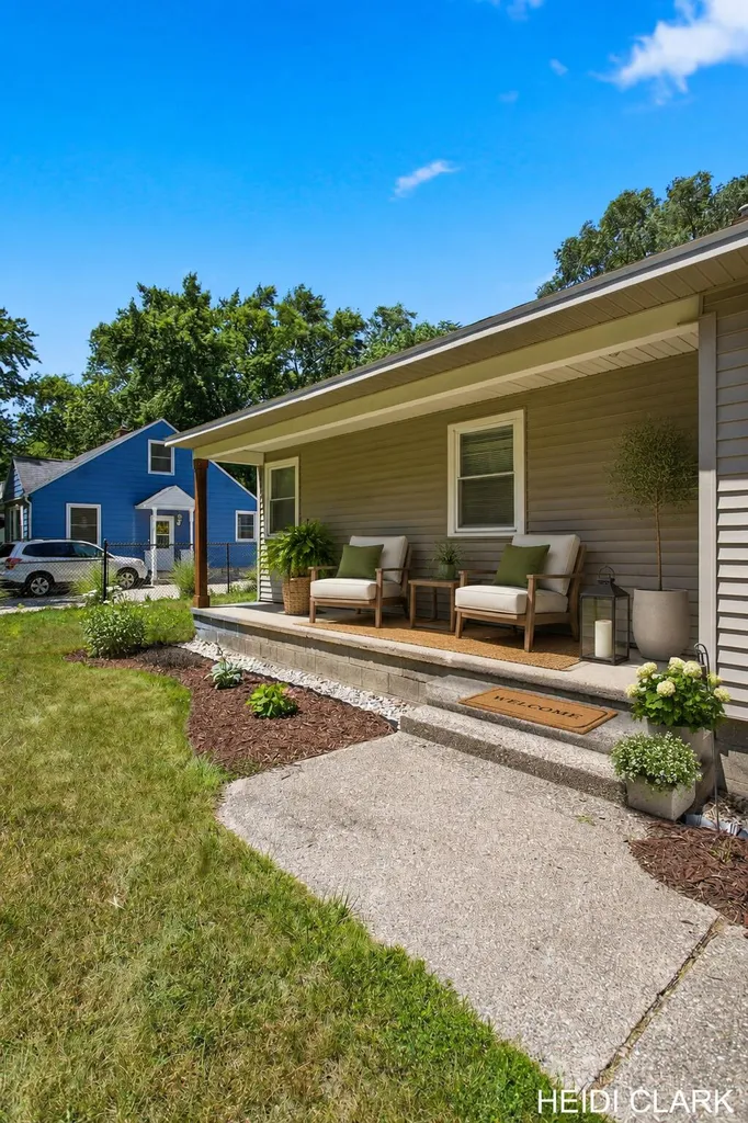 16105 Gary Avenue Grand Haven Charter Township MI 49417