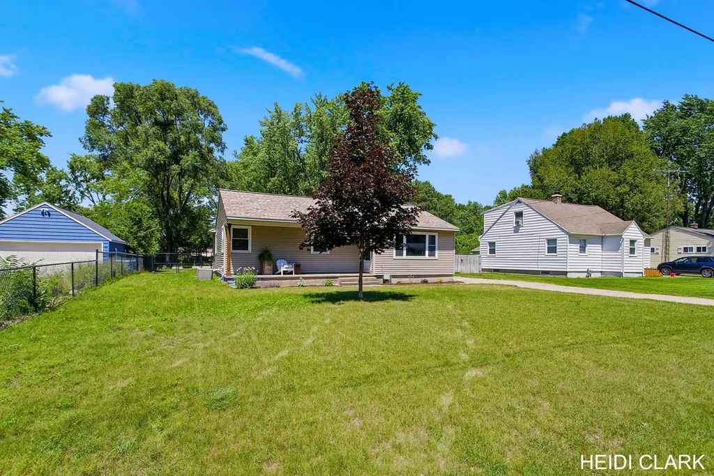 16105 Gary Avenue Grand Haven Charter Township MI 49417
