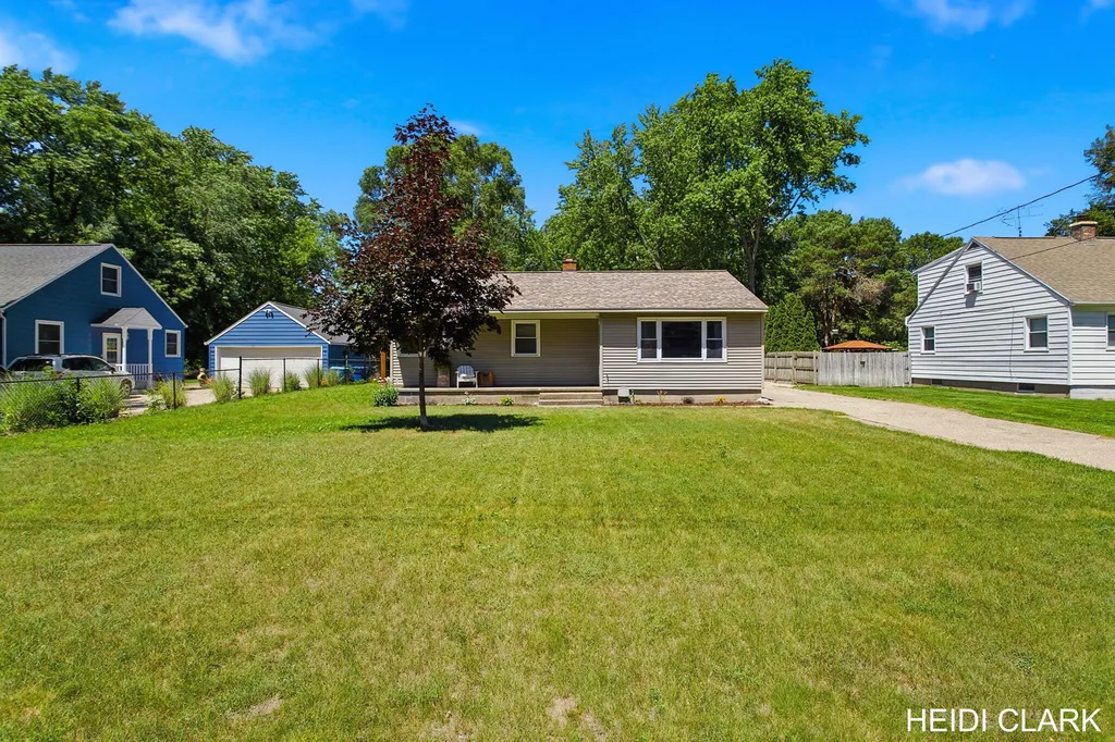 16105 Gary Avenue Grand Haven Charter Township MI 49417