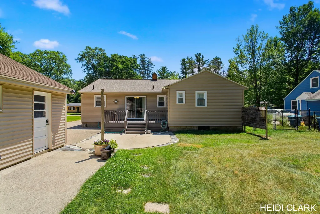 16105 Gary Avenue Grand Haven Charter Township MI 49417