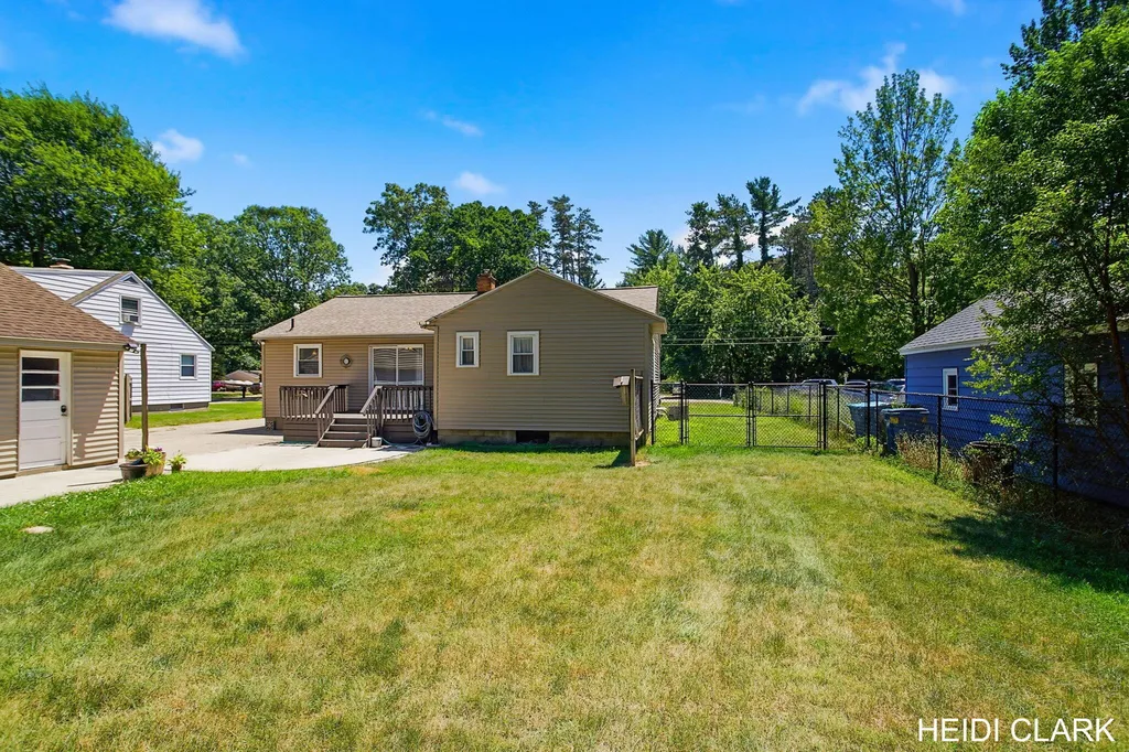 16105 Gary Avenue Grand Haven Charter Township MI 49417