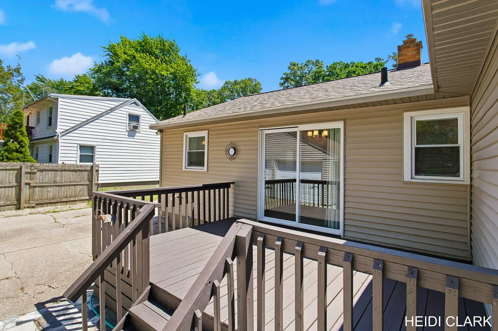 16105 Gary Avenue Grand Haven Charter Township MI 49417