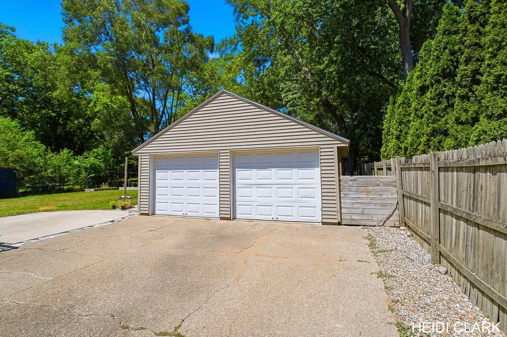 16105 Gary Avenue Grand Haven Charter Township MI 49417