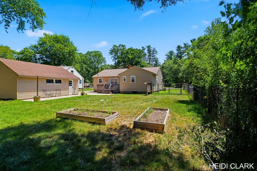 16105 Gary Avenue Grand Haven Charter Township MI 49417