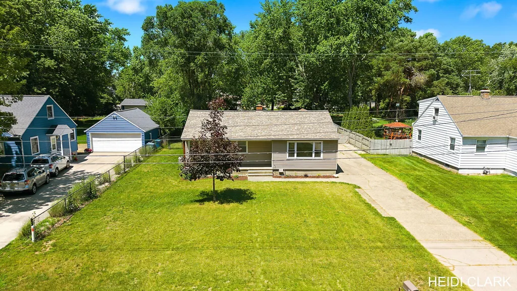 16105 Gary Avenue Grand Haven Charter Township MI 49417