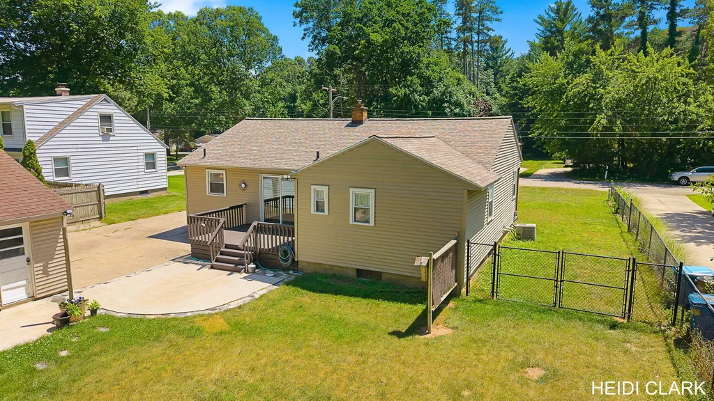 16105 Gary Avenue Grand Haven Charter Township MI 49417