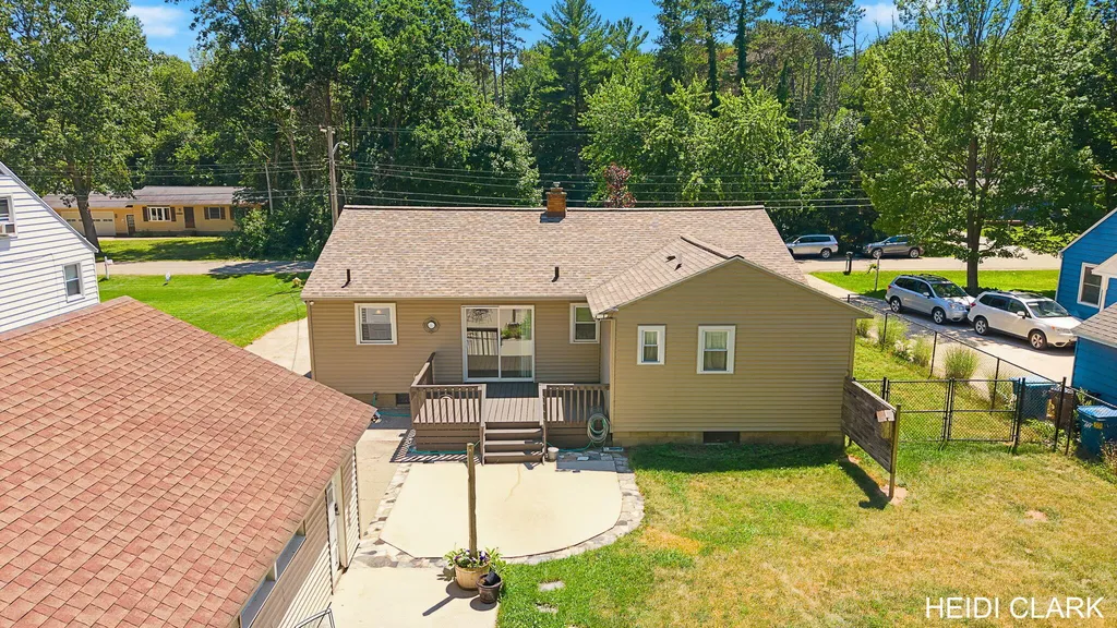 16105 Gary Avenue Grand Haven Charter Township MI 49417
