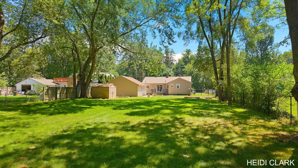 16105 Gary Avenue Grand Haven Charter Township MI 49417