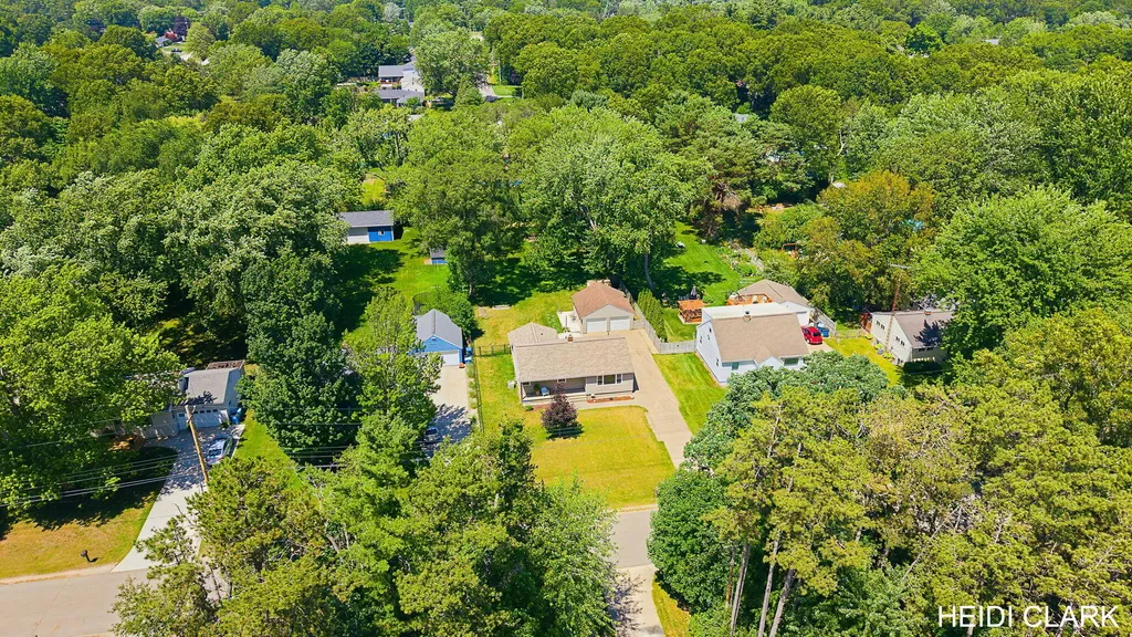 16105 Gary Avenue Grand Haven Charter Township MI 49417