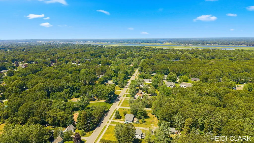 16105 Gary Avenue Grand Haven Charter Township MI 49417