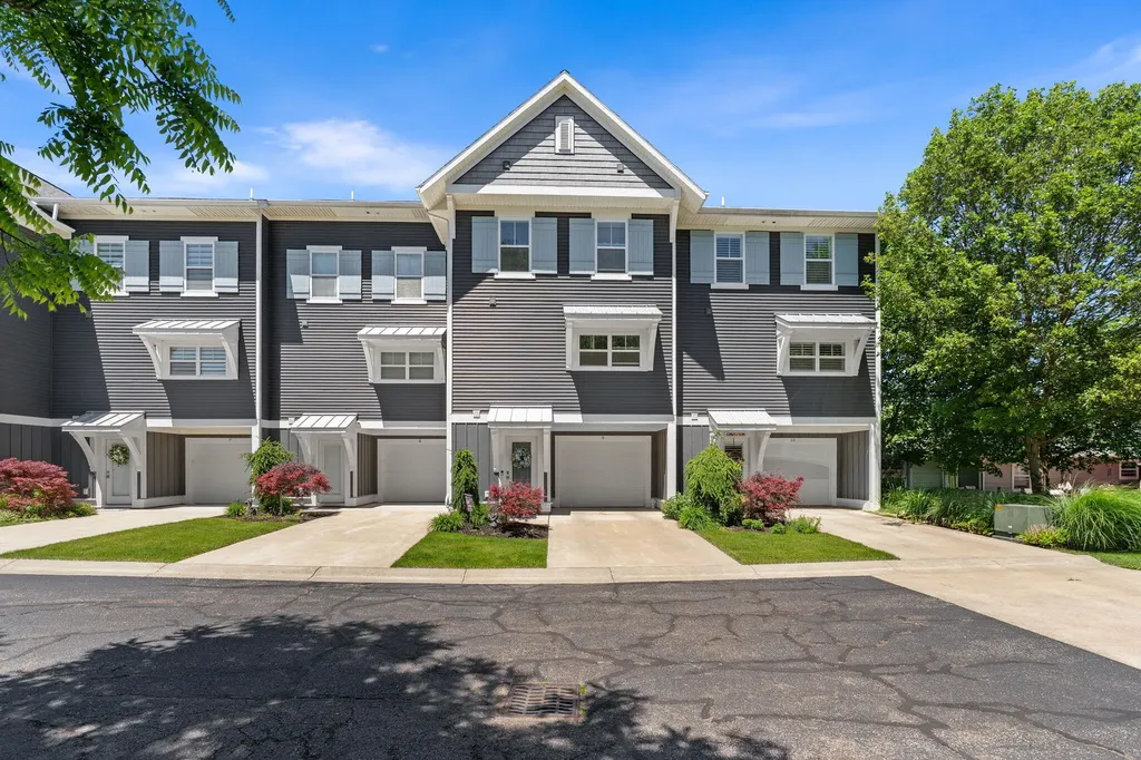 160 Keewatin Way Unknown City MI 49406