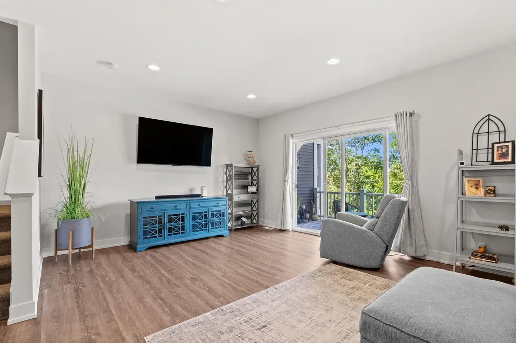 160 Keewatin Way Unknown City MI 49406