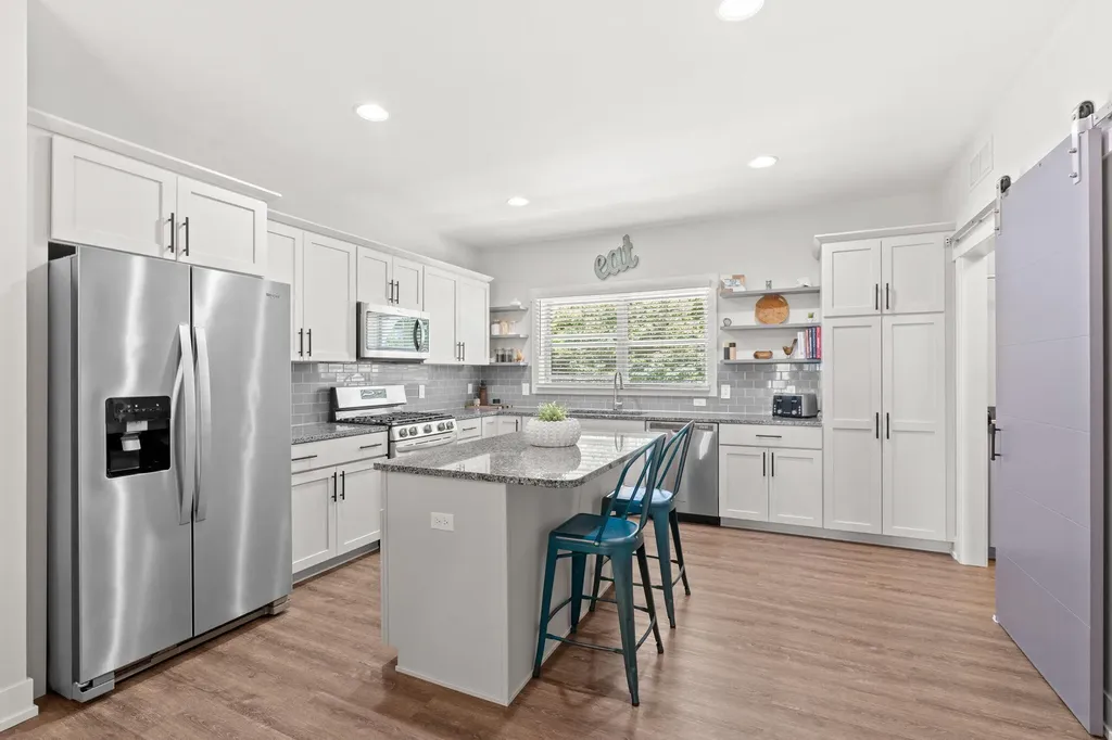 160 Keewatin Way Unknown City MI 49406