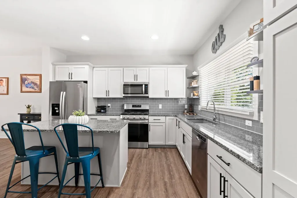 160 Keewatin Way Unknown City MI 49406