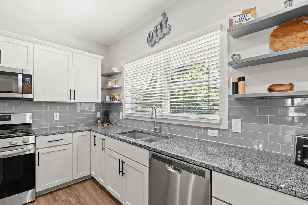 160 Keewatin Way Unknown City MI 49406