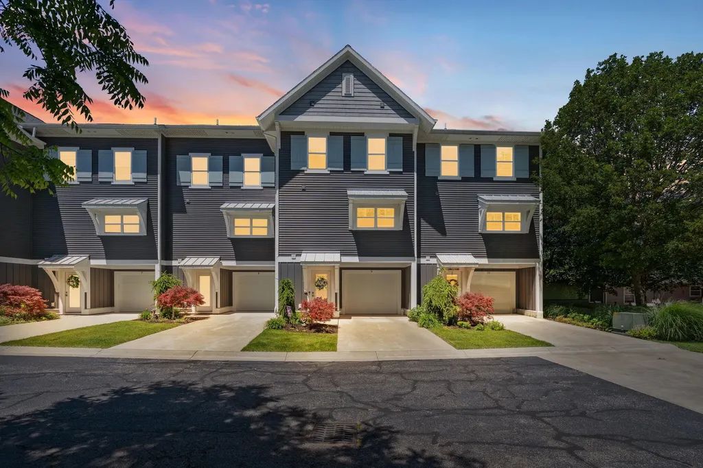 160 Keewatin Way Unknown City MI 49406