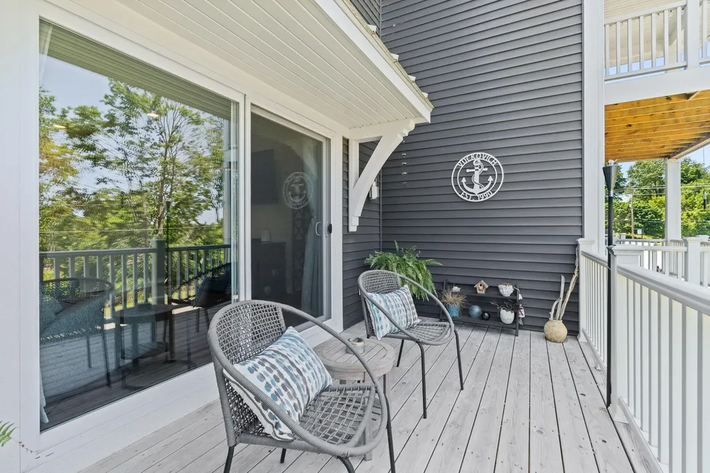 160 Keewatin Way Unknown City MI 49406