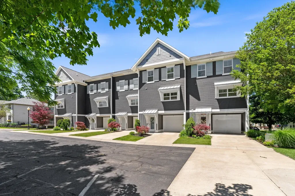 160 Keewatin Way Unknown City MI 49406
