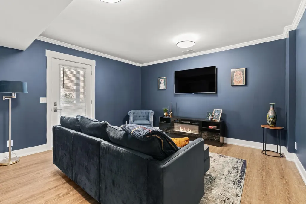 160 Keewatin Way Unknown City MI 49406