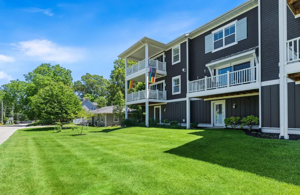 160 Keewatin Way Unknown City MI 49406