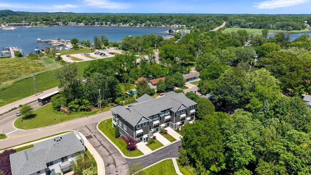 160 Keewatin Way Unknown City MI 49406