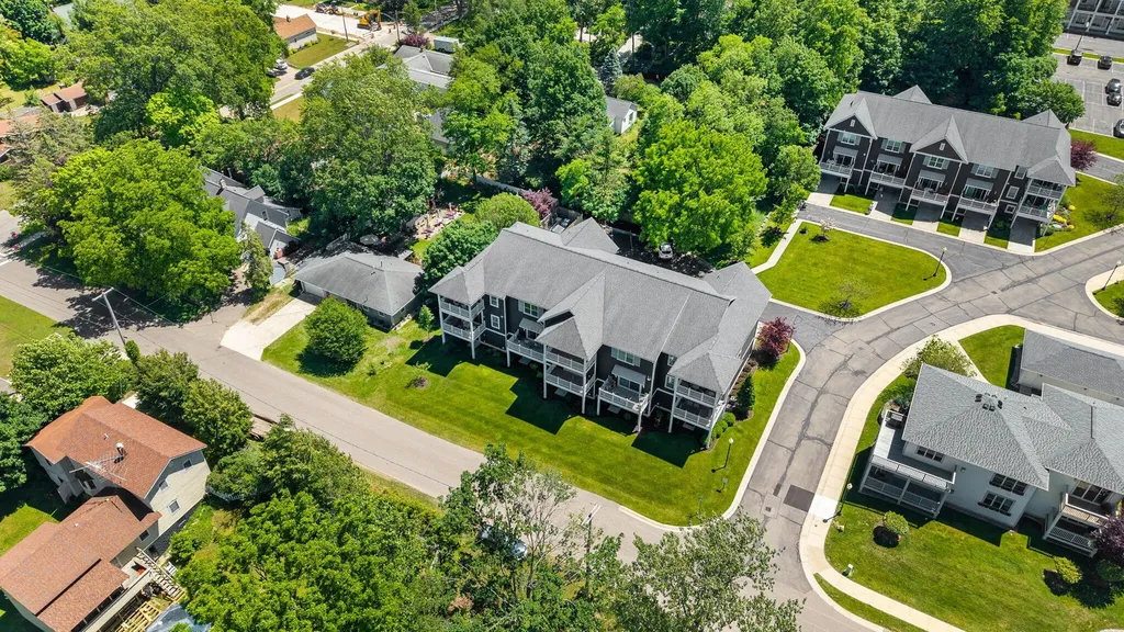 160 Keewatin Way Unknown City MI 49406