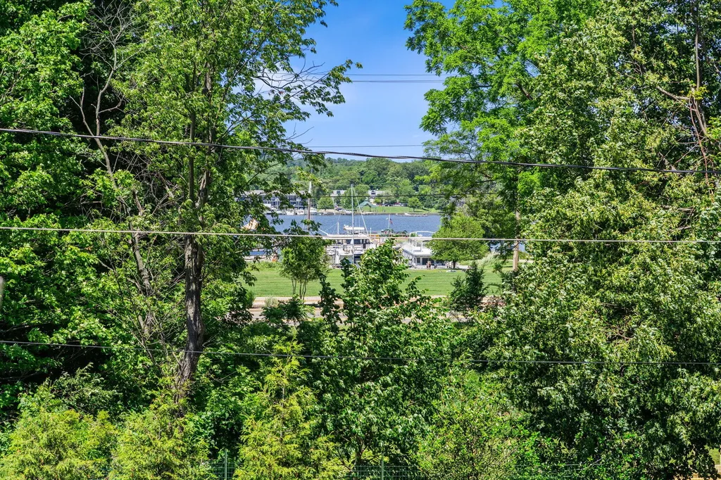 160 Keewatin Way Unknown City MI 49406