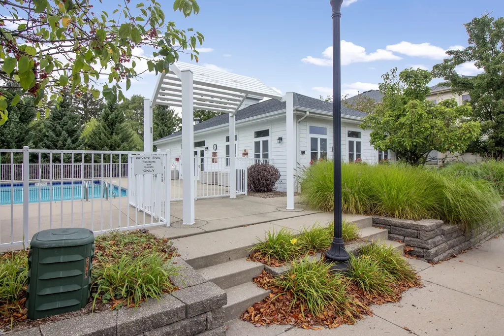 160 Keewatin Way Unknown City MI 49406