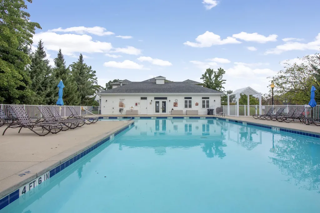 160 Keewatin Way Unknown City MI 49406