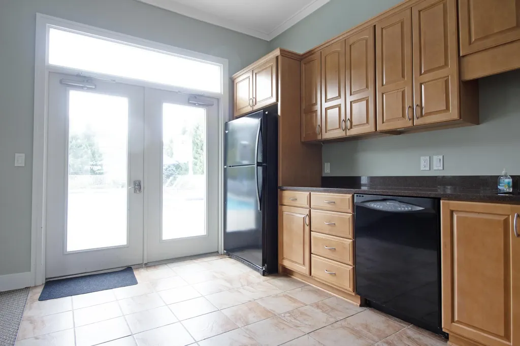 160 Keewatin Way Unknown City MI 49406