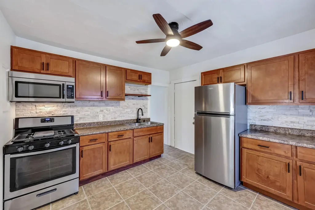 1688 Hoyt Street Muskegon City MI 49442