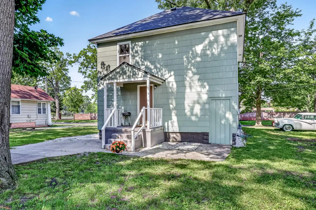 1688 Hoyt Street Muskegon City MI 49442